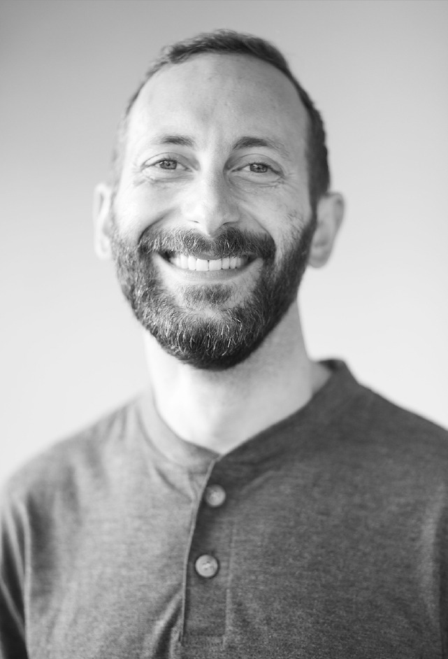 Portrait professionnel en noir et blanc, spécialiste IT, Berlin